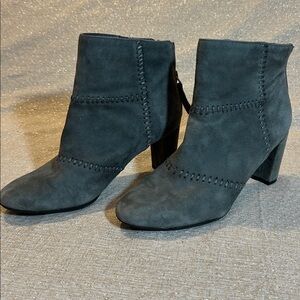 Aerosoles Gray Leather Ankle Boots Decorative Hand Stitching 3” Heel Size 6